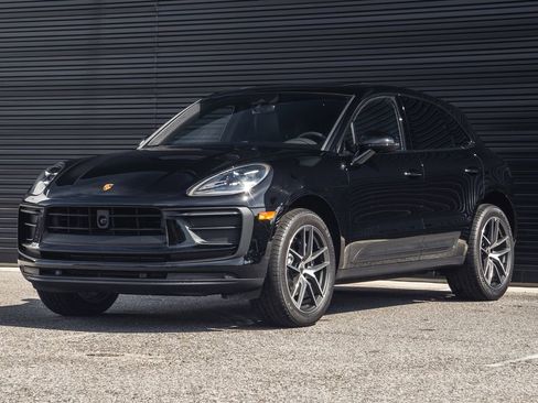 New 2025 Porsche Macan image 1