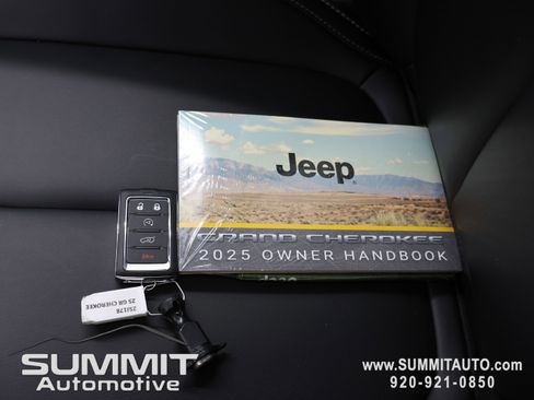 New 2025 Jeep Grand Cherokee Limited w/ Black Appearance Package image 60