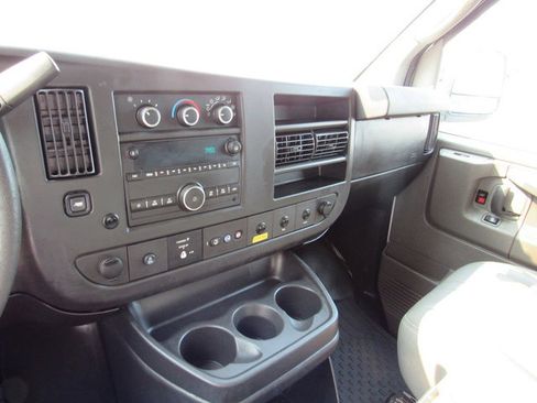 Used 2015 Chevrolet Express 2500 RWD image 33