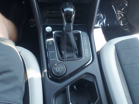 Certified 2025 Volkswagen Taos SE AWD/4WD image 18
