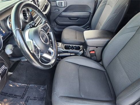 Used 2020 Jeep Wrangler Unlimited Sahara AWD/4WD image 4