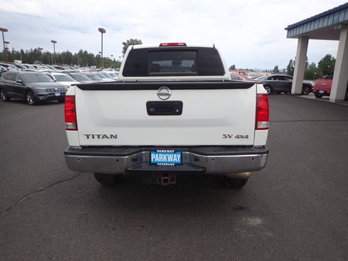 Used 2015 Nissan Titan SV w/ SV Value Truck Package AWD/4WD image 4