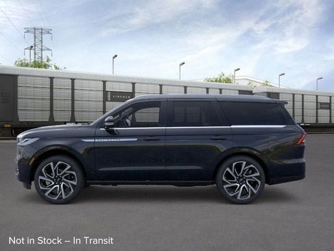 New 2026 Lincoln Navigator Reserve image 4
