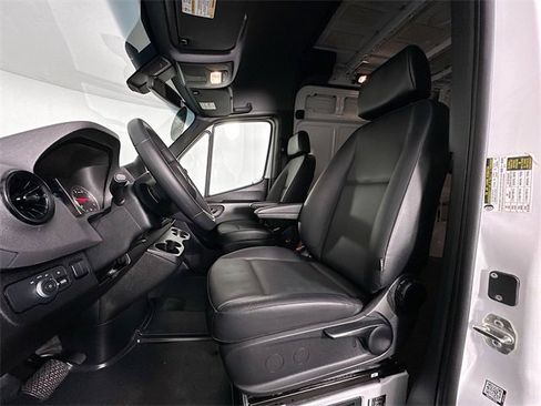 Used 2025 Mercedes-Benz Sprinter 2500 image 16