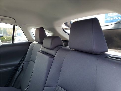 Used 2022 Toyota Venza LE image 9