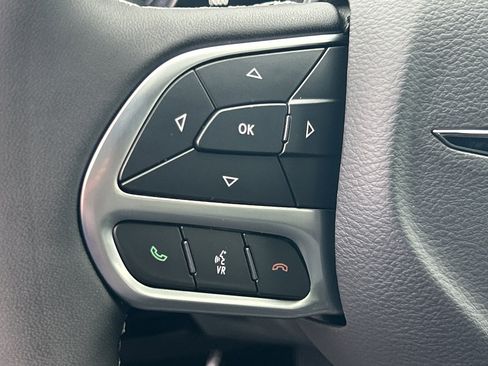 New 2026 Chrysler Pacifica Select image 12