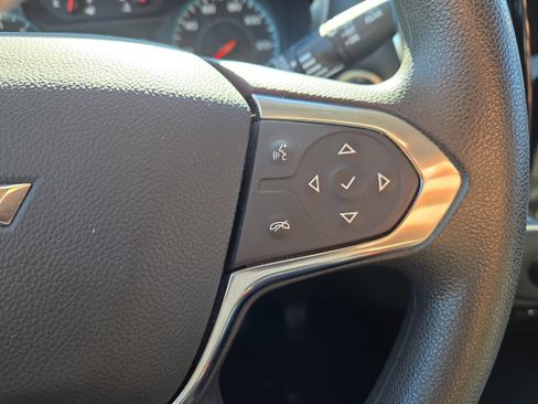 Used 2021 Chevrolet Traverse LS image 12