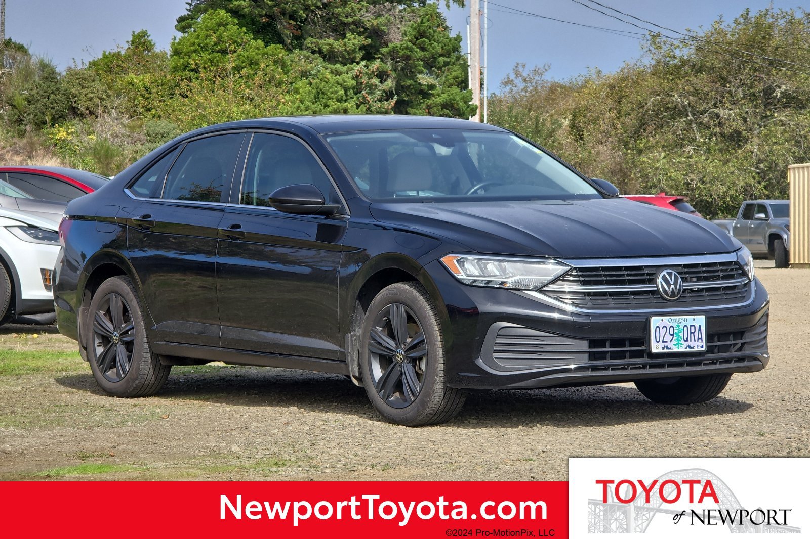 Used 2024 Volkswagen Jetta SE FWD image 1