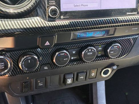 Used 2021 Toyota Tacoma TRD Sport AWD/4WD image 8