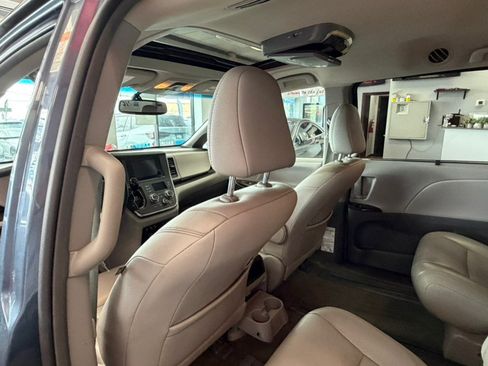Used 2016 Toyota Sienna XLE w/ XLE Navigation Package AWD/4WD image 30
