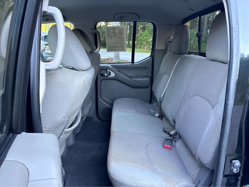 Used 2020 Nissan Frontier SV image 23