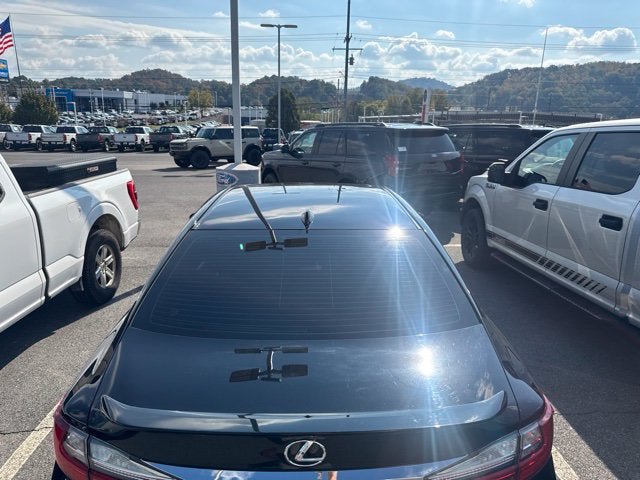 Used 2016 Lexus ES 350 w/ Premium Package w/Wood Trim FWD image 6