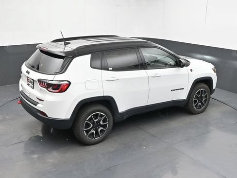 Used 2025 Jeep Compass Trailhawk AWD/4WD image 35