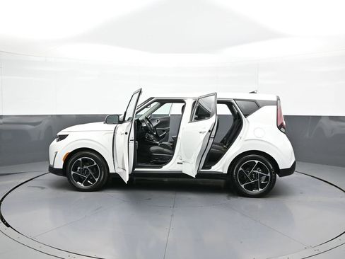 Certified 2023 Kia Soul EX image 43