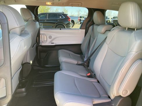 Certified 2025 Toyota Sienna XLE w/ XLE Plus Package image 26