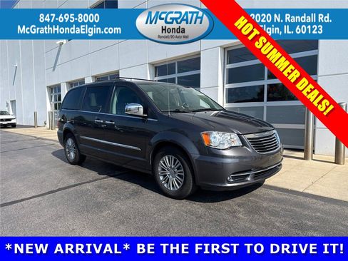 Used 2016 Chrysler Town & Country Touring-L FWD image 1