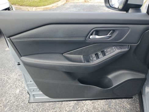 Certified 2024 Nissan Rogue SL image 10