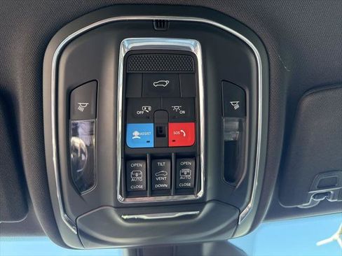 Certified 2024 Jeep Grand Cherokee Limited w/ Luxury Tech Group II RWD image 29