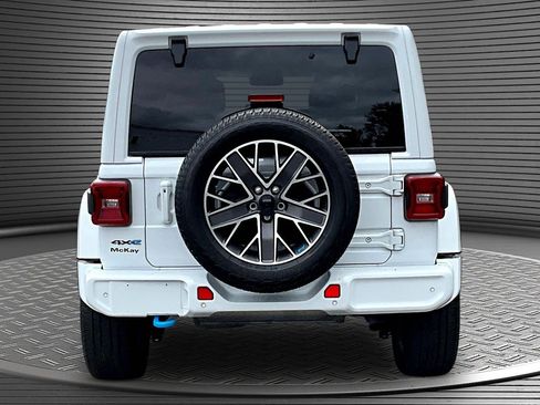 Used 2022 Jeep Wrangler Unlimited Sahara AWD/4WD image 5