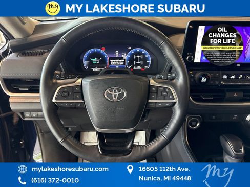 Used 2024 Toyota Grand Highlander AWD image 17