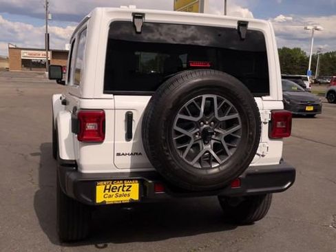 Used 2025 Jeep Wrangler Unlimited Sahara AWD/4WD image 8