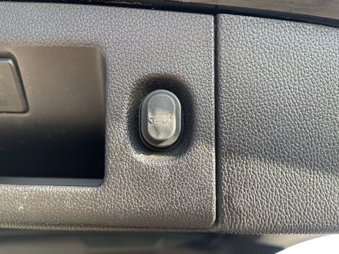 Used 2016 Chevrolet Suburban LTZ image 12