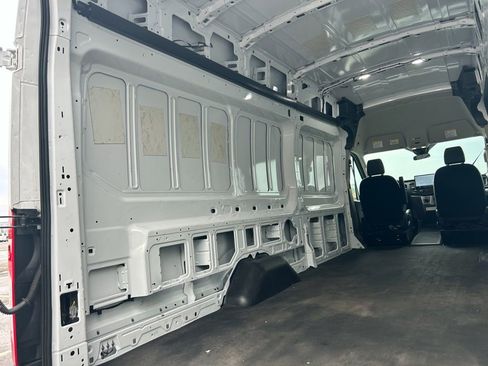 Used 2022 Ford E-Transit 148 High Roof Extended image 19