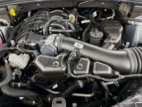 Used 2023 Jeep Grand Cherokee L Laredo image 31