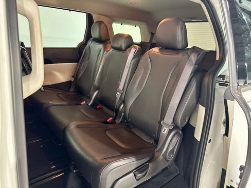 Used 2023 Kia Carnival SX image 26