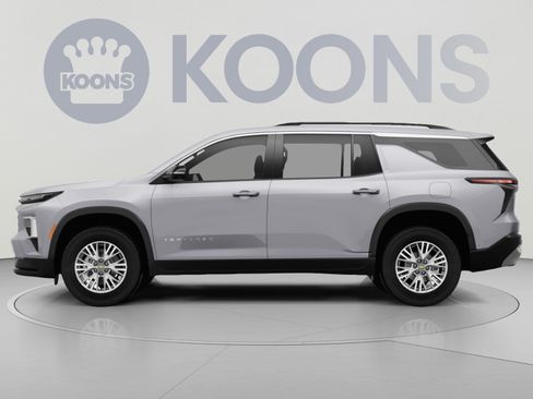 Used 2025 Chevrolet Traverse LT AWD/4WD image 2