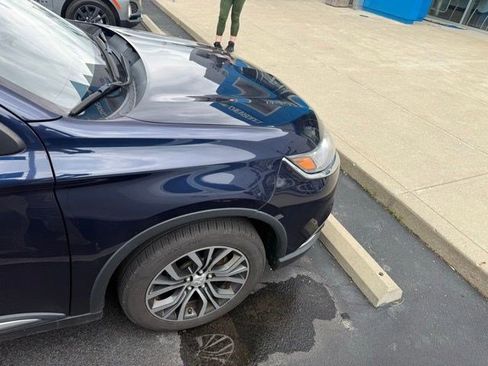 Used 2017 Mitsubishi Outlander SE AWD/4WD image 6