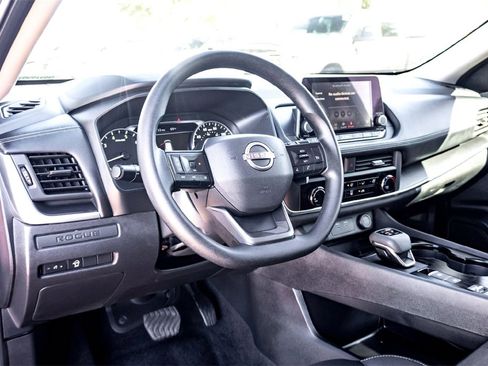Used 2025 Nissan Rogue S image 15