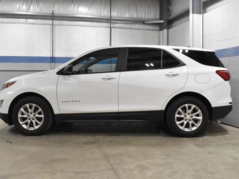 Used 2020 Chevrolet Equinox LS w/ LS Convenience Package FWD image 23