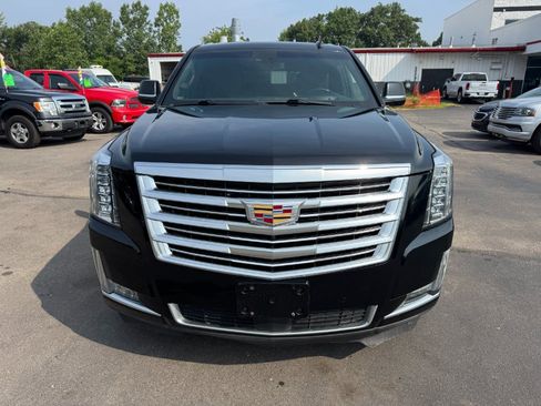 Used 2018 Cadillac Escalade Platinum AWD/4WD image 8