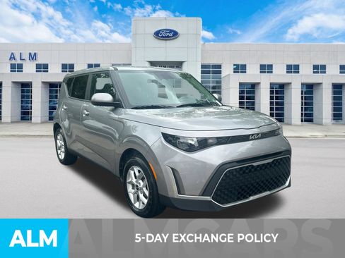 Used 2025 Kia Soul LX w/ LX Technology Package FWD image 3