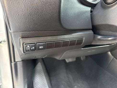 Used 2025 Toyota Corolla LE FWD image 33