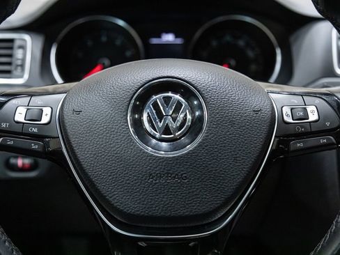 Used 2018 Volkswagen Jetta SE FWD image 15