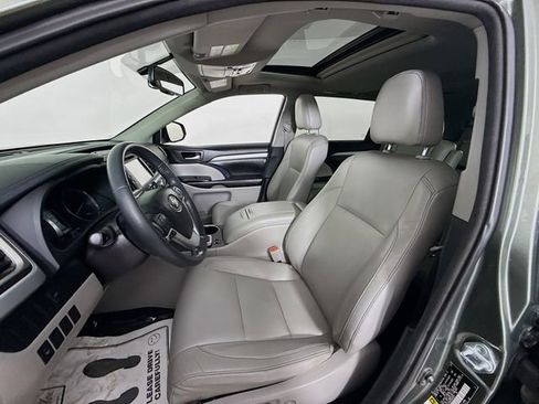 Used 2016 Toyota Highlander XLE image 21