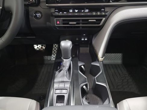 Used 2025 Toyota Camry SE image 20