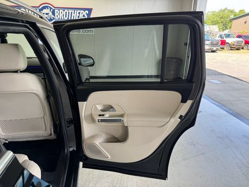 Used 2022 Mercedes-Benz GLB 250 4MATIC w/ Premium Package Lite image 27