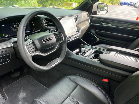 Used 2022 Jeep Wagoneer Series III AWD/4WD image 10