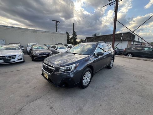 Used 2019 Subaru Outback 2.5i Premium AWD/4WD image 3