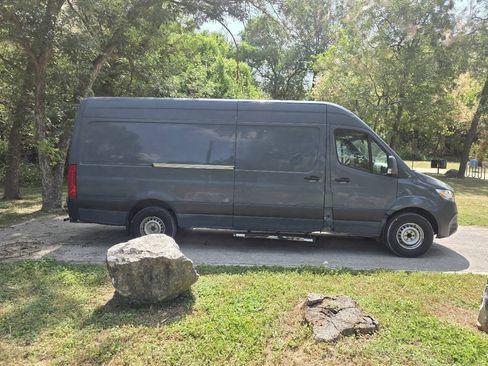 Used 2019 Mercedes-Benz Sprinter 170 image 4
