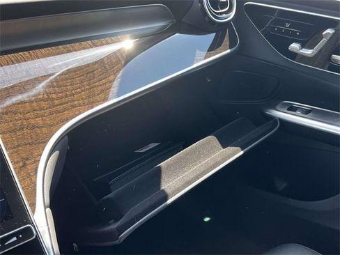 Used 2025 Mercedes-Benz GLC 350e 4MATIC image 31