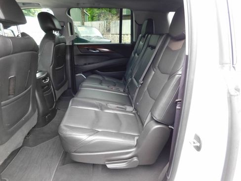 Used 2017 Cadillac Escalade ESV Premium Luxury AWD/4WD image 8