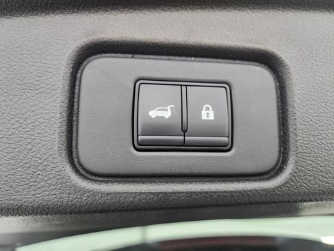 Used 2025 Nissan Pathfinder SV image 27