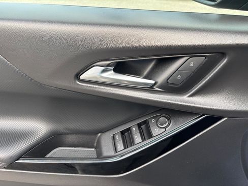 Used 2025 Chevrolet Equinox LT w/ Safety and Technology Package image 7