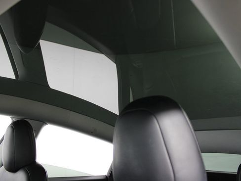 Used 2021 Tesla Model Y Long Range image 10