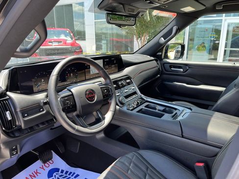 Used 2025 Nissan Armada PRO-4X w/ Pro-4X Premium Package AWD/4WD image 7