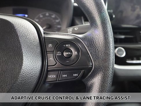 Used 2025 Toyota Corolla LE image 3